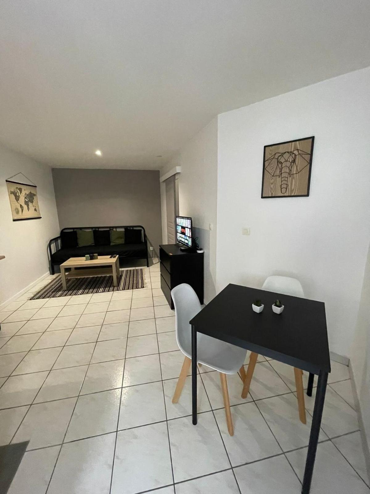 Charmant Studio L'Arnon A Issoudun Exterior photo
